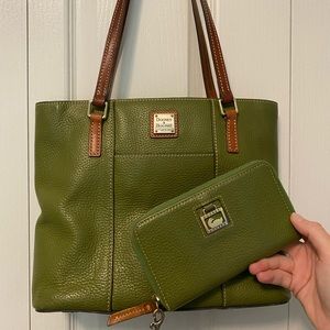 Dooney Bourke Pebble Lexington w/Wallet